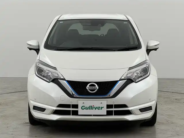日産 ノート e－パワー X 福岡県 2018(平30)年 6万km ブリリアントホワイトパール 純正ナビ　/全方位カメラ　/エマージェンシーブレーキ　/レーンキープ　/コーナーセンサー　/車両接近通報装置　/盗難防止装置　/レーダークルコン　/ドライブモード　/デジタルルームミラー　/ＥＴＣ　/純正ＡＷ　/ＬＥＤライト