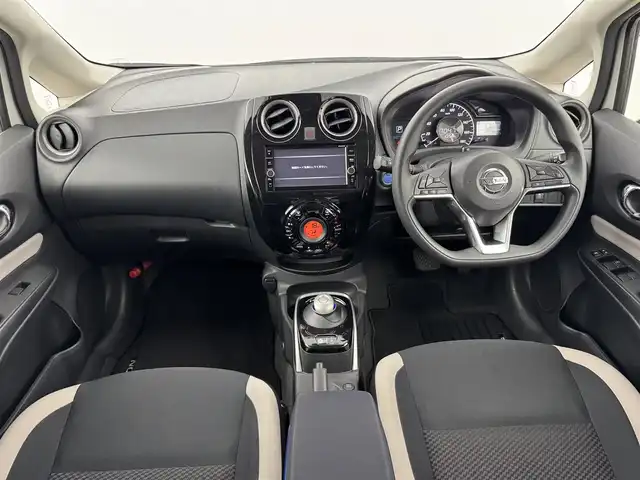日産 ノート e－パワー X 福岡県 2018(平30)年 6万km ブリリアントホワイトパール 純正ナビ　/全方位カメラ　/エマージェンシーブレーキ　/レーンキープ　/コーナーセンサー　/車両接近通報装置　/盗難防止装置　/レーダークルコン　/ドライブモード　/デジタルルームミラー　/ＥＴＣ　/純正ＡＷ　/ＬＥＤライト