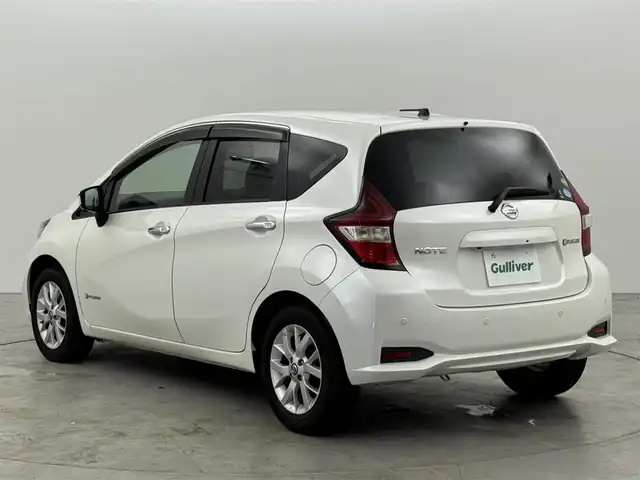 日産 ノート e－パワー X 福岡県 2018(平30)年 6万km ブリリアントホワイトパール 純正ナビ　/全方位カメラ　/エマージェンシーブレーキ　/レーンキープ　/コーナーセンサー　/車両接近通報装置　/盗難防止装置　/レーダークルコン　/ドライブモード　/デジタルルームミラー　/ＥＴＣ　/純正ＡＷ　/ＬＥＤライト
