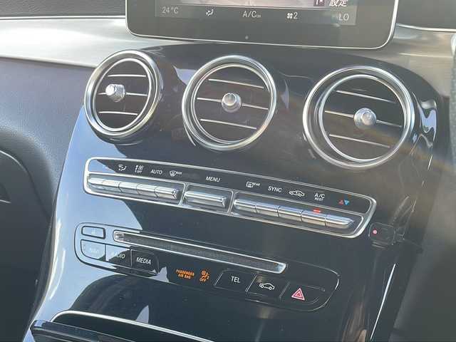 メルセデス・ベンツ ＧＬＣ２２０ d 4マチックスポーツ 本革 福岡県 2019(平31)年 4.5万km 黒 純正メーカーオプションナビ/(AM/FM/CD/DVD/SD/USB/BT/フルセグ)/Burmesterサウンドシステム/サンルーフ/ワンオーナー/バック＋フロント＋全方位カメラ/レーダークルーズコントロール/ヘッドアップディスプレイ/ブラインドスポットモニター/純正19インチアルミホイール/レザーシート/D+N席パワーシート/D+N席メモリーシート/全席シートヒーター/電動リアゲート/純正フロアマット/フォグランプ/スペアキー/ETC/4WD/MT付きAT