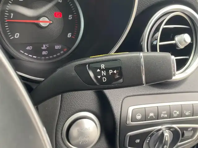 メルセデス・ベンツ ＧＬＣ２２０ d 4マチックスポーツ 本革 福岡県 2019(平31)年 4.5万km オブシディアンブラック ・1オーナー/・サンルーフ/・アダプティブクルーズコントロール/・純正ナビ/Bluetooth/USB/・全方位カメラ/・黒革シート/シートヒーター/・フルセグ/・ETC/・純正19AW/・LEDライト/・取扱説明書/・スペアキー