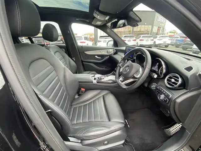 メルセデス・ベンツ ＧＬＣ２２０ d 4マチックスポーツ 本革 福岡県 2019(平31)年 4.5万km オブシディアンブラック ・1オーナー/・サンルーフ/・アダプティブクルーズコントロール/・純正ナビ/Bluetooth/USB/・全方位カメラ/・黒革シート/シートヒーター/・フルセグ/・ETC/・純正19AW/・LEDライト/・取扱説明書/・スペアキー