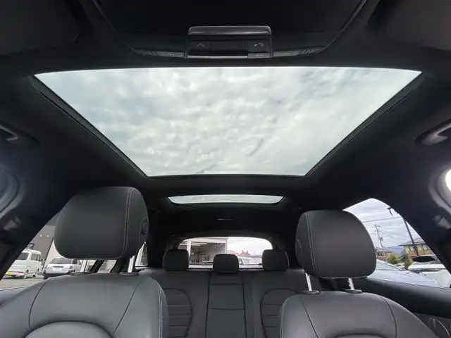 メルセデス・ベンツ ＧＬＣ２２０ d 4マチックスポーツ 本革 福岡県 2019(平31)年 4.5万km オブシディアンブラック ・1オーナー/・サンルーフ/・アダプティブクルーズコントロール/・純正ナビ/Bluetooth/USB/・全方位カメラ/・黒革シート/シートヒーター/・フルセグ/・ETC/・純正19AW/・LEDライト/・取扱説明書/・スペアキー