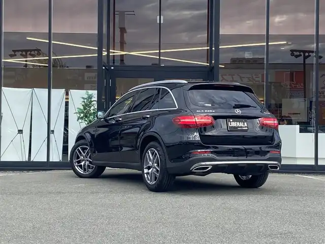 メルセデス・ベンツ ＧＬＣ２２０ d 4マチックスポーツ 本革 福岡県 2019(平31)年 4.5万km オブシディアンブラック ・1オーナー/・サンルーフ/・アダプティブクルーズコントロール/・純正ナビ/Bluetooth/USB/・全方位カメラ/・黒革シート/シートヒーター/・フルセグ/・ETC/・純正19AW/・LEDライト/・取扱説明書/・スペアキー