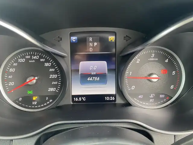 メルセデス・ベンツ ＧＬＣ２２０ d 4マチックスポーツ 本革 福岡県 2019(平31)年 4.5万km オブシディアンブラック ・1オーナー/・サンルーフ/・アダプティブクルーズコントロール/・純正ナビ/Bluetooth/USB/・全方位カメラ/・黒革シート/シートヒーター/・フルセグ/・ETC/・純正19AW/・LEDライト/・取扱説明書/・スペアキー