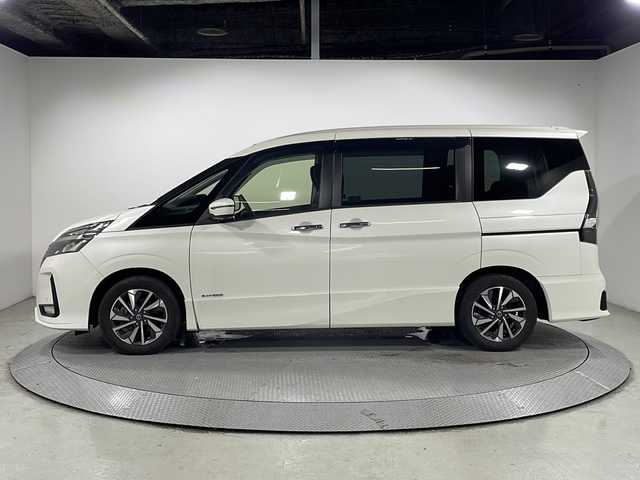 日産 セレナ ハイウェイスター V 広島県 2020(令2)年 4.3万km ブリリアントホワイトパール 禁煙車/純正１０型ナビ/全周囲カメラ/フリップダウンモニター/両側パワースライドドア/ブラインドスポットモニター/クルーズコントロール/ＥＴＣ/前後ドラレコ/コーナーセンサー/衝突軽減/ＬＥＤヘッドライト/フルセグTV/スタッドレスタイヤ社外アルミ車載/純正16インチアルミホイール(195/60/R16)/エアバッグ(運転席/助手席/サイド/カーテン)