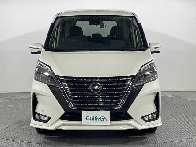 日産 セレナ ハイウェイスター V 広島県 2020(令2)年 4.3万km ブリリアントホワイトパール 禁煙車/純正１０型ナビ/全周囲カメラ/フリップダウンモニター/両側パワースライドドア/ブラインドスポットモニター/クルーズコントロール/ＥＴＣ/前後ドラレコ/コーナーセンサー/衝突軽減/ＬＥＤヘッドライト/フルセグTV/スタッドレスタイヤ社外アルミ車載/純正16インチアルミホイール(195/60/R16)/エアバッグ(運転席/助手席/サイド/カーテン)