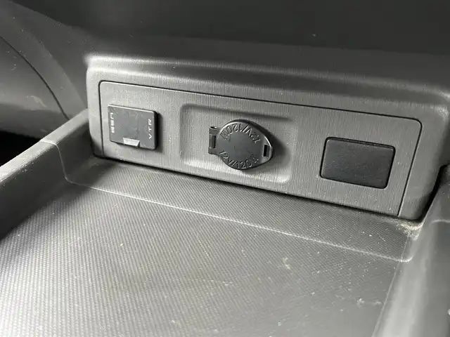 トヨタ プリウス α S ツーリングセレクション 富山県 2013(平25)年 6.9万km ブラック ナビ/Bluetooth/フルセグTV/バックカメラ/ETC/LEDヘッドランプ/フォグランプ/ヘッドランプクリーナー/ウィンカーミラー/ドアバイザー/プッシュスタート/スマートキー/スペアキー/社外AW/スタッドレスタイヤ/革巻きステアリング/保証書