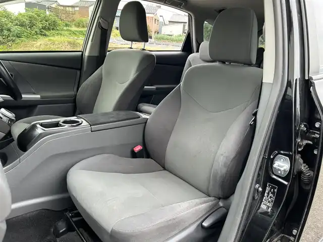 トヨタ プリウス α S ツーリングセレクション 富山県 2013(平25)年 6.9万km ブラック ナビ/Bluetooth/フルセグTV/バックカメラ/ETC/LEDヘッドランプ/フォグランプ/ヘッドランプクリーナー/ウィンカーミラー/ドアバイザー/プッシュスタート/スマートキー/スペアキー/社外AW/スタッドレスタイヤ/革巻きステアリング/保証書