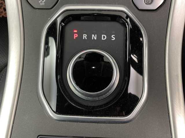 ランドローバー レンジローバーイヴォーク SEプラス 道央・札幌 2016(平28)年 4.5万km フジホワイト ・４WD/・純正ナビ/・CD/DVD/USB/BT)/・バックカメラ//・MERIDIANオーディオ/・バックカメラ/全方位カメラ/・大型ガラスルーフ/・パワーバックドア/・クルーズコントロール/・ダウンヒルアシスト/・シートヒーター/パワーシート/・マルチテレイン/・オートライト/HIDライト/・前後ドライブレコーダー/・冬タイヤアルミセット積込/・ETC