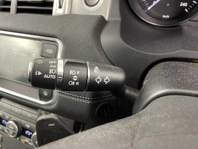 ランドローバー レンジローバーイヴォーク SEプラス 道央・札幌 2016(平28)年 4.5万km フジホワイト ・４WD/・純正ナビ/・CD/DVD/USB/BT)/・バックカメラ//・MERIDIANオーディオ/・バックカメラ/全方位カメラ/・大型ガラスルーフ/・パワーバックドア/・クルーズコントロール/・ダウンヒルアシスト/・シートヒーター/パワーシート/・マルチテレイン/・オートライト/HIDライト/・前後ドライブレコーダー/・冬タイヤアルミセット積込/・ETC