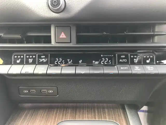 トヨタ クラウン Z 栃木県 2024(令6)年 3.3万km プレシャスホワイトパール 株)IDOMが運営する【じしゃロン小山店】の自社ローン専用車両になります。こちらは現金またはオートローンご利用時の価格です。自社ローンご希望の方は別途その旨お申付け下さい//ワンオーナー/禁煙車/純正１２．３インチディスプレイオーディオ/(Bluetooth)/(ApplecarPlay)/(Milacast)/トヨタプレミアムサウンドシステム/スマートキー/プッシュスタート/バックカメラ/全方位カメラ/ＥＴＣ２．０/レーダークルーズコントロール/プリクラッシュセーフティ/レーンキープアシスト/コーナーセンサー/ブラインドスポットモニター/ロードサインアシスト/プロアクティブドライビングアシスト/パーキングサポートブレーキ/パワーシート/シートメモリー/シートヒーター/エアシート/ステアリングヒーター/リフレッシュシート/TPMS/外部給電アタッチメント/アクセサリーコンセント(１００V)/ハンズフリーパワートランクリッド/リアサンシェード/リアマルチオペレーションパネル/デジタルインナーミラー/ステアリングリモコン/オートマチックハイビーム