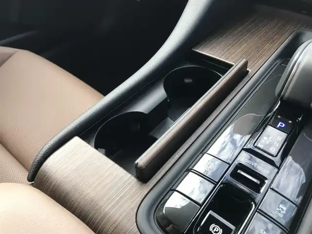 トヨタ クラウン Z 栃木県 2024(令6)年 3.3万km プレシャスホワイトパール 株)IDOMが運営する【じしゃロン小山店】の自社ローン専用車両になります。こちらは現金またはオートローンご利用時の価格です。自社ローンご希望の方は別途その旨お申付け下さい//ワンオーナー/禁煙車/純正１２．３インチディスプレイオーディオ/(Bluetooth)/(ApplecarPlay)/(Milacast)/トヨタプレミアムサウンドシステム/スマートキー/プッシュスタート/バックカメラ/全方位カメラ/ＥＴＣ２．０/レーダークルーズコントロール/プリクラッシュセーフティ/レーンキープアシスト/コーナーセンサー/ブラインドスポットモニター/ロードサインアシスト/プロアクティブドライビングアシスト/パーキングサポートブレーキ/パワーシート/シートメモリー/シートヒーター/エアシート/ステアリングヒーター/リフレッシュシート/TPMS/外部給電アタッチメント/アクセサリーコンセント(１００V)/ハンズフリーパワートランクリッド/リアサンシェード/リアマルチオペレーションパネル/デジタルインナーミラー/ステアリングリモコン/オートマチックハイビーム