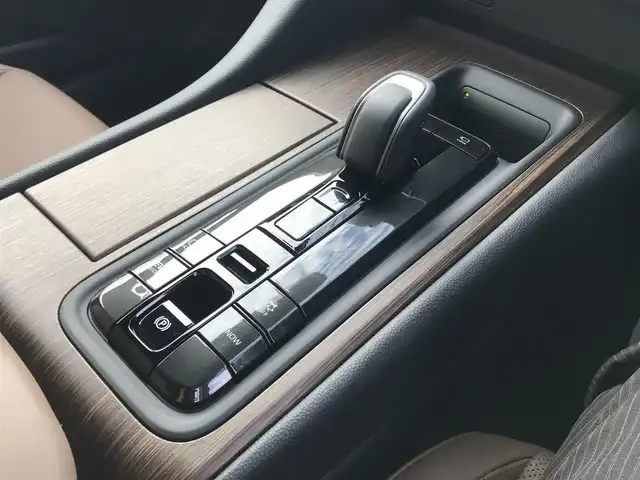 トヨタ クラウン Z 栃木県 2024(令6)年 3.3万km プレシャスホワイトパール 株)IDOMが運営する【じしゃロン小山店】の自社ローン専用車両になります。こちらは現金またはオートローンご利用時の価格です。自社ローンご希望の方は別途その旨お申付け下さい//ワンオーナー/禁煙車/純正１２．３インチディスプレイオーディオ/(Bluetooth)/(ApplecarPlay)/(Milacast)/トヨタプレミアムサウンドシステム/スマートキー/プッシュスタート/バックカメラ/全方位カメラ/ＥＴＣ２．０/レーダークルーズコントロール/プリクラッシュセーフティ/レーンキープアシスト/コーナーセンサー/ブラインドスポットモニター/ロードサインアシスト/プロアクティブドライビングアシスト/パーキングサポートブレーキ/パワーシート/シートメモリー/シートヒーター/エアシート/ステアリングヒーター/リフレッシュシート/TPMS/外部給電アタッチメント/アクセサリーコンセント(１００V)/ハンズフリーパワートランクリッド/リアサンシェード/リアマルチオペレーションパネル/デジタルインナーミラー/ステアリングリモコン/オートマチックハイビーム