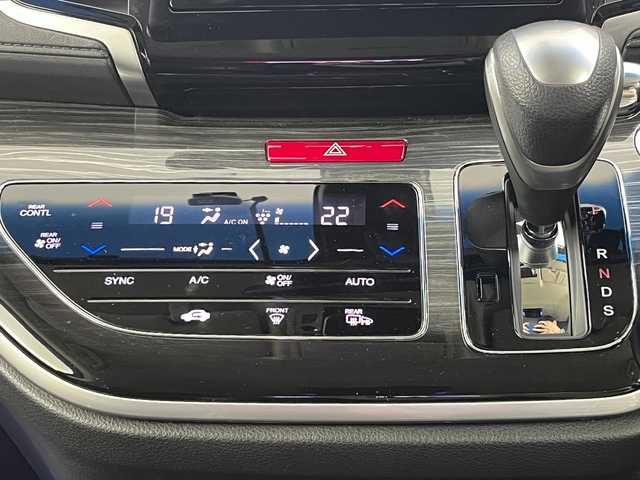 ホンダ オデッセイ アブソルート・EXホンダセンジング 大阪府 2016(平28)年 6.3万km ホワイトオーキッドパール ホンダセンシング/　・衝突軽減ブレーキ/　・誤発進抑制機能/　・アダプティブクルーズコントロール/　・車線維持支援システム/フリップダウンモニター/社外メモリナビ/　　BT/フルセグTV/バックカメラ/両側パワースライドドア/LEDオートライト/フォグランプ/合皮ハーフレザーシート/パワーシート/社外18インチアルミホイール/パドルシフト/アイドリングストップ/スマートキー/ビルトインETC