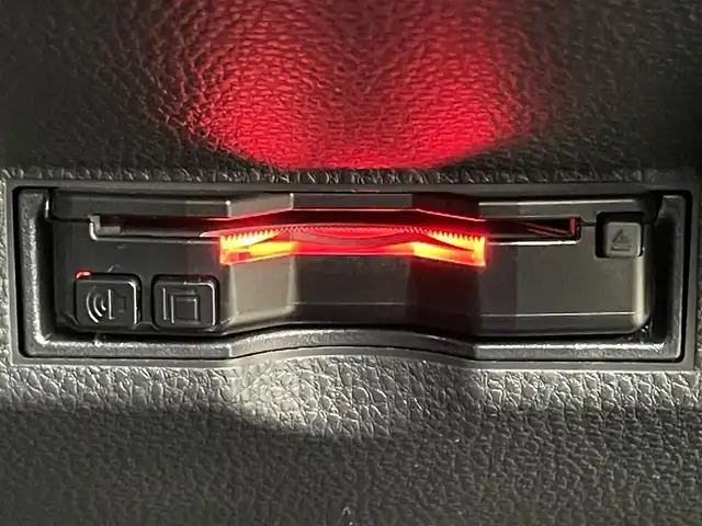 トヨタ ヤリスクロス Z 岡山県 2021(令3)年 2.1万km ブラックマイカ 純正８インチディスプレイオーディオ　/【BT/USB/フルセグ/Carplay】/パノラミックビューモニター/TVキャンセラー/ビルトインＥＴＣ　/シートヒーター　前席/ＬＥＤヘッドライト　/レーダークルーズコントロール　/ドライブレコーダー　前後/ブラインドスポットモニター　/コーナーセンサー　前後　/パワーシート　運転席/スペアキー×1/禁煙車/オートハイビーム/オートブレーキホールド/純正フロアマット/踏み間違い防止/ドアバイザー/新車保証書