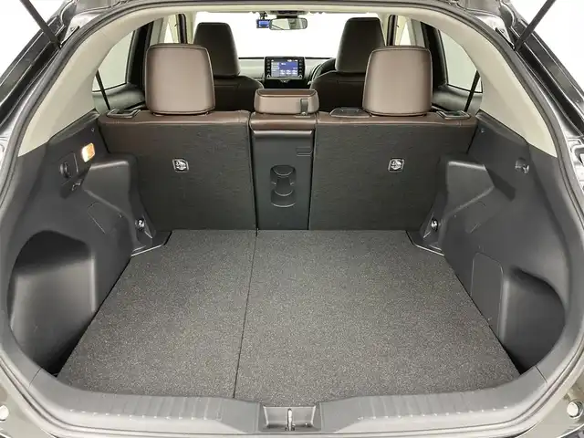 トヨタ ヤリスクロス Z 岡山県 2021(令3)年 2.1万km ブラックマイカ 純正８インチディスプレイオーディオ　/【BT/USB/フルセグ/Carplay】/パノラミックビューモニター/TVキャンセラー/ビルトインＥＴＣ　/シートヒーター　前席/ＬＥＤヘッドライト　/レーダークルーズコントロール　/ドライブレコーダー　前後/ブラインドスポットモニター　/コーナーセンサー　前後　/パワーシート　運転席/スペアキー×1/禁煙車/オートハイビーム/オートブレーキホールド/純正フロアマット/踏み間違い防止/ドアバイザー/新車保証書