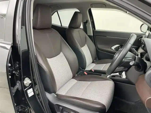 トヨタ ヤリスクロス Z 岡山県 2021(令3)年 2.1万km ブラックマイカ 純正８インチディスプレイオーディオ　/【BT/USB/フルセグ/Carplay】/パノラミックビューモニター/TVキャンセラー/ビルトインＥＴＣ　/シートヒーター　前席/ＬＥＤヘッドライト　/レーダークルーズコントロール　/ドライブレコーダー　前後/ブラインドスポットモニター　/コーナーセンサー　前後　/パワーシート　運転席/スペアキー×1/禁煙車/オートハイビーム/オートブレーキホールド/純正フロアマット/踏み間違い防止/ドアバイザー/新車保証書