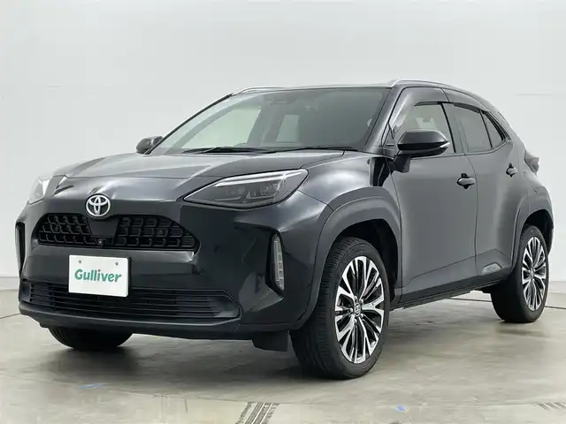 トヨタ ヤリスクロス Z 岡山県 2021(令3)年 2.1万km ブラックマイカ 純正８インチディスプレイオーディオ　/【BT/USB/フルセグ/Carplay】/パノラミックビューモニター/TVキャンセラー/ビルトインＥＴＣ　/シートヒーター　前席/ＬＥＤヘッドライト　/レーダークルーズコントロール　/ドライブレコーダー　前後/ブラインドスポットモニター　/コーナーセンサー　前後　/パワーシート　運転席/スペアキー×1/禁煙車/オートハイビーム/オートブレーキホールド/純正フロアマット/踏み間違い防止/ドアバイザー/新車保証書