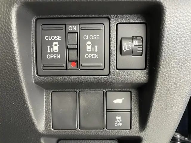 ホンダ ステップワゴン eHEV エアー EX 富山県 2025(令7)年 0.1千km クリスタルブラックパール 登録済未使用車/11.4インチ純正ナビ【LXM-247VFLi】/（AMFM/CD/DVD/USB/SD/BT/CarPlay）/フルセグTV/15.6インチ リア席モニター【VM-231FE】/バックカメラ/両側パワースライドドア/電動リアゲート/衝突被害軽減ブレーキ/アダプティブクルーズコントロール/レーンキープアシスト/コーナーセンサー前後/オートマチックハイビーム/前席シートヒーター/パドルシフト/スマートキー×２/プッシュスタート/取扱説明書/保証書