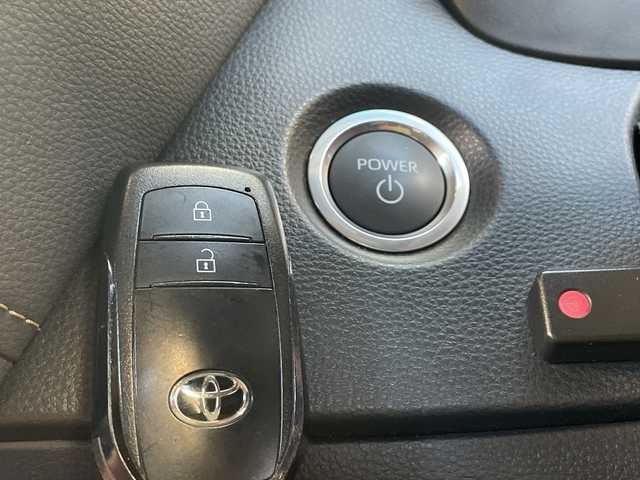 トヨタ カローラツーリング ハイブリッド ダブルバイビー 福岡県 2023(令5)年 3万km プラチナホワイトパールマイカ 純正ナビ/Bluetooth/TVフルセグ/ETC2.0/Wi-Fi/ドラレコ/オートライト/ステアリングヒーター/横滑り/フォグランプ/クルーズコントロール/ハンズフリー/電動格納ミラー/シートヒーター（D・N)/DRIVEMODE/純正フロアマット/保証書/取扱説明書/スペアキー×１