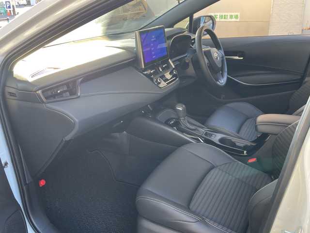 トヨタ カローラツーリング ハイブリッド ダブルバイビー 福岡県 2023(令5)年 3万km プラチナホワイトパールマイカ 純正ナビ/Bluetooth/TVフルセグ/ETC2.0/Wi-Fi/ドラレコ/オートライト/ステアリングヒーター/横滑り/フォグランプ/クルーズコントロール/ハンズフリー/電動格納ミラー/シートヒーター（D・N)/DRIVEMODE/純正フロアマット/保証書/取扱説明書/スペアキー×１