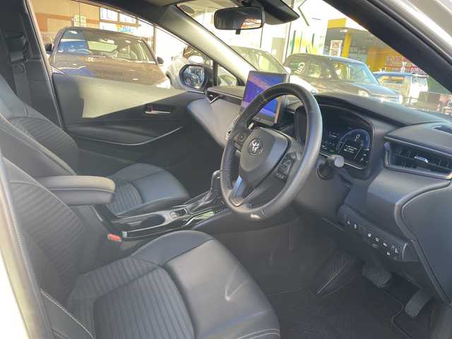 トヨタ カローラツーリング ハイブリッド ダブルバイビー 福岡県 2023(令5)年 3万km プラチナホワイトパールマイカ 純正ナビ/Bluetooth/TVフルセグ/ETC2.0/Wi-Fi/ドラレコ/オートライト/ステアリングヒーター/横滑り/フォグランプ/クルーズコントロール/ハンズフリー/電動格納ミラー/シートヒーター（D・N)/DRIVEMODE/純正フロアマット/保証書/取扱説明書/スペアキー×１