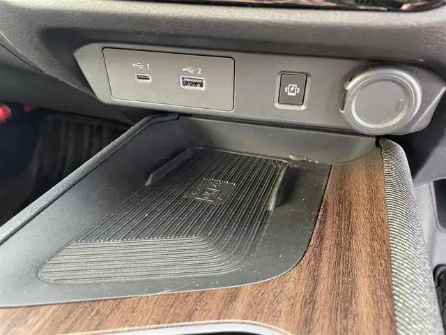 日産 オーラ 富山県 2023(令5)年 8.3万km ピュアホワイトパール アラウンドビューモニター／/純正８インチナビ／/フルセグＴＶ／/Ｂｌｕｅｔｏｏｔｈ／/プロパイロット／/ＢＯＳＥサウンド／/シートヒーター／/ステアリングヒーター／/ビルトインＥＴＣ２．０／/置くだけ充電／/純正ドラレコ/LEDオートライト/ステアスイッチ