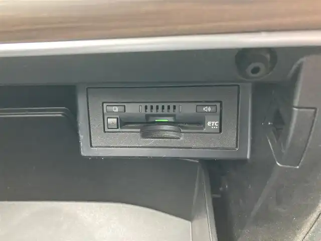 トヨタ ランドクルーザー プラド TX Lパッケージ 富山県 2019(平31)年 3万km ブラック 4WD/ムーンルーフ/ブラックルーフレール/クリアランスソナー/バックソナー/純正19インチアルミホイール/アルパインナビ/アルパイン後席フリップダウンモニター/バックモニター/ビルトインETC/ドライブレコーダー/レーダークルーズコントロール/セーフティセンス/・衝突被害軽減ブレーキ/・車線逸脱警報/・オートマチックハイビーム/LEDヘッドランプ/LEDフロントフォグランプ/革巻きステアリング/ブラック革シート/前席パワーシート/前席シートヒーター/ベンチレーション/スマートキー/プッシュエンジンスタート/禁煙車