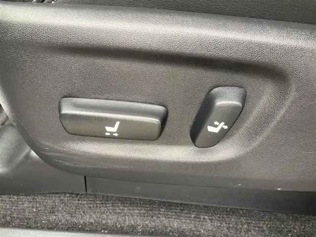 トヨタ ランドクルーザー プラド TX Lパッケージ 富山県 2019(平31)年 3万km ブラック 4WD/ムーンルーフ/ブラックルーフレール/クリアランスソナー/バックソナー/純正19インチアルミホイール/アルパインナビ/アルパイン後席フリップダウンモニター/バックモニター/ビルトインETC/ドライブレコーダー/レーダークルーズコントロール/セーフティセンス/・衝突被害軽減ブレーキ/・車線逸脱警報/・オートマチックハイビーム/LEDヘッドランプ/LEDフロントフォグランプ/革巻きステアリング/ブラック革シート/前席パワーシート/前席シートヒーター/ベンチレーション/スマートキー/プッシュエンジンスタート/禁煙車