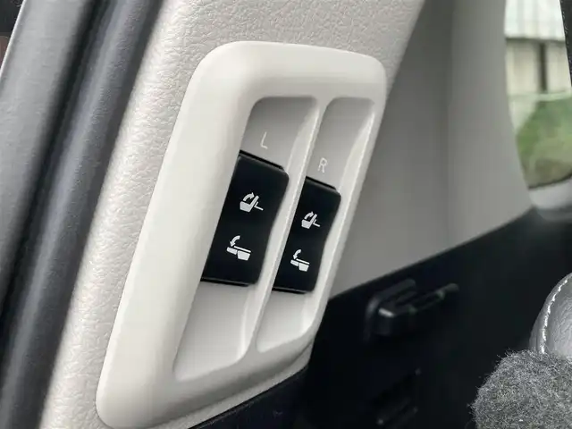 トヨタ ランドクルーザー プラド TX Lパッケージ 富山県 2019(平31)年 3万km ブラック 4WD/ムーンルーフ/ブラックルーフレール/クリアランスソナー/バックソナー/純正19インチアルミホイール/アルパインナビ/アルパイン後席フリップダウンモニター/バックモニター/ビルトインETC/ドライブレコーダー/レーダークルーズコントロール/セーフティセンス/・衝突被害軽減ブレーキ/・車線逸脱警報/・オートマチックハイビーム/LEDヘッドランプ/LEDフロントフォグランプ/革巻きステアリング/ブラック革シート/前席パワーシート/前席シートヒーター/ベンチレーション/スマートキー/プッシュエンジンスタート/禁煙車