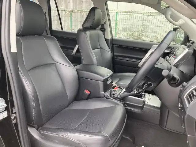 トヨタ ランドクルーザー プラド TX Lパッケージ 富山県 2019(平31)年 3万km ブラック 4WD/ムーンルーフ/ブラックルーフレール/クリアランスソナー/バックソナー/純正19インチアルミホイール/アルパインナビ/アルパイン後席フリップダウンモニター/バックモニター/ビルトインETC/ドライブレコーダー/レーダークルーズコントロール/セーフティセンス/・衝突被害軽減ブレーキ/・車線逸脱警報/・オートマチックハイビーム/LEDヘッドランプ/LEDフロントフォグランプ/革巻きステアリング/ブラック革シート/前席パワーシート/前席シートヒーター/ベンチレーション/スマートキー/プッシュエンジンスタート/禁煙車