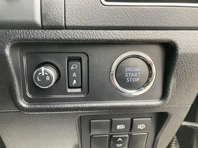 トヨタ ランドクルーザー プラド TX Lパッケージ 富山県 2019(平31)年 3万km ブラック 4WD/ムーンルーフ/ブラックルーフレール/クリアランスソナー/バックソナー/純正19インチアルミホイール/アルパインナビ/アルパイン後席フリップダウンモニター/バックモニター/ビルトインETC/ドライブレコーダー/レーダークルーズコントロール/セーフティセンス/・衝突被害軽減ブレーキ/・車線逸脱警報/・オートマチックハイビーム/LEDヘッドランプ/LEDフロントフォグランプ/革巻きステアリング/ブラック革シート/前席パワーシート/前席シートヒーター/ベンチレーション/スマートキー/プッシュエンジンスタート/禁煙車