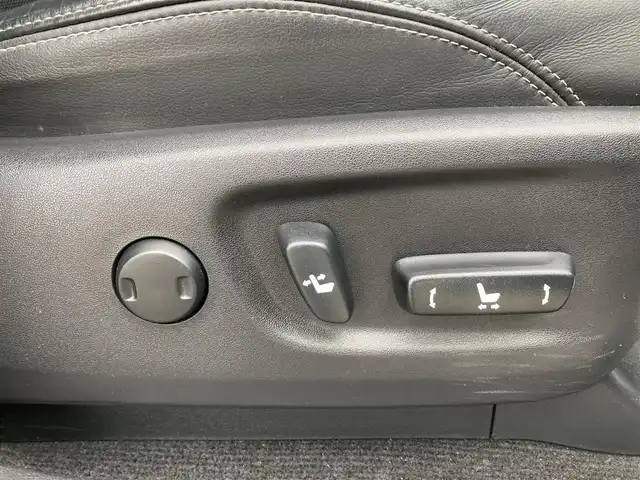 トヨタ ランドクルーザー プラド TX Lパッケージ 富山県 2019(平31)年 3万km ブラック 4WD/ムーンルーフ/ブラックルーフレール/クリアランスソナー/バックソナー/純正19インチアルミホイール/アルパインナビ/アルパイン後席フリップダウンモニター/バックモニター/ビルトインETC/ドライブレコーダー/レーダークルーズコントロール/セーフティセンス/・衝突被害軽減ブレーキ/・車線逸脱警報/・オートマチックハイビーム/LEDヘッドランプ/LEDフロントフォグランプ/革巻きステアリング/ブラック革シート/前席パワーシート/前席シートヒーター/ベンチレーション/スマートキー/プッシュエンジンスタート/禁煙車