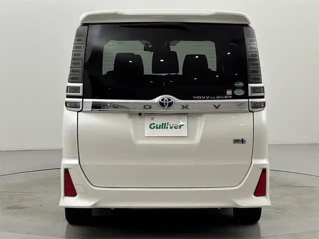 トヨタ ヴォクシー ハイブリッド ZS 煌 福岡県 2019(平31)年 4.4万km ホワイトパールクリスタルシャイン 後席モニター　/純正１０型ナビ　/バックカメラ　/両側パワースライドドア　/ＥＴＣ　/前後ドライブレコーダー　/クルーズコントロール　/衝突軽減　/レーンキープ　/コーナーセンサー　/シートヒーター　/純正ＡＷ　/ＬＥＤ