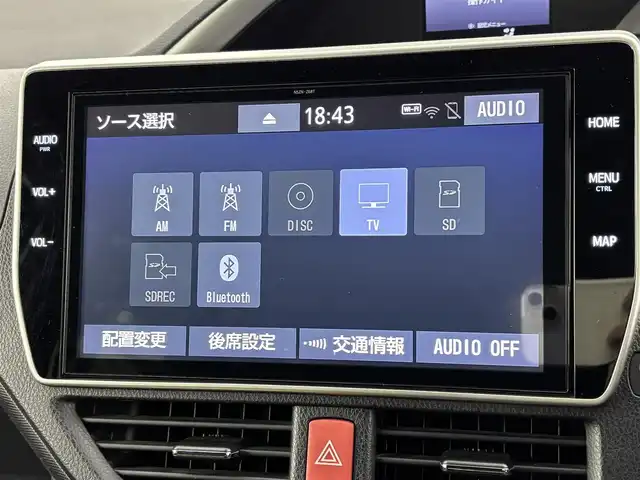 トヨタ ヴォクシー ハイブリッド ZS 煌 福岡県 2019(平31)年 4.4万km ホワイトパールクリスタルシャイン 後席モニター　/純正１０型ナビ　/バックカメラ　/両側パワースライドドア　/ＥＴＣ　/前後ドライブレコーダー　/クルーズコントロール　/衝突軽減　/レーンキープ　/コーナーセンサー　/シートヒーター　/純正ＡＷ　/ＬＥＤ