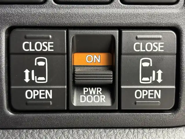 トヨタ ヴォクシー ハイブリッド ZS 煌 福岡県 2019(平31)年 4.4万km ホワイトパールクリスタルシャイン 後席モニター　/純正１０型ナビ　/バックカメラ　/両側パワースライドドア　/ＥＴＣ　/前後ドライブレコーダー　/クルーズコントロール　/衝突軽減　/レーンキープ　/コーナーセンサー　/シートヒーター　/純正ＡＷ　/ＬＥＤ