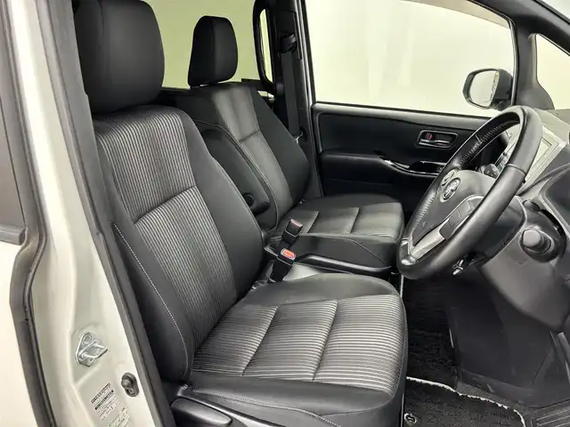 トヨタ ヴォクシー ハイブリッド ZS 煌 福岡県 2019(平31)年 4.4万km ホワイトパールクリスタルシャイン 後席モニター　/純正１０型ナビ　/バックカメラ　/両側パワースライドドア　/ＥＴＣ　/前後ドライブレコーダー　/クルーズコントロール　/衝突軽減　/レーンキープ　/コーナーセンサー　/シートヒーター　/純正ＡＷ　/ＬＥＤ