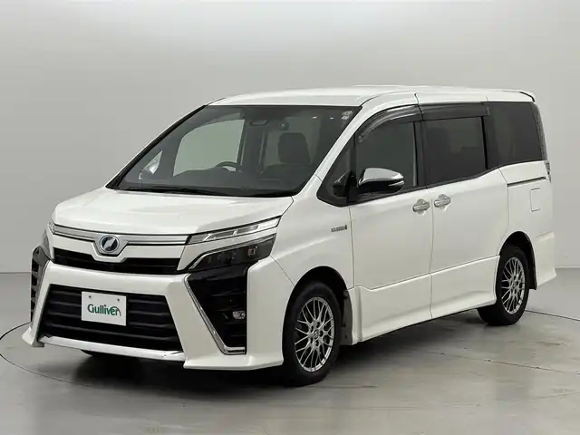 トヨタ ヴォクシー ハイブリッド ZS 煌 福岡県 2019(平31)年 4.4万km ホワイトパールクリスタルシャイン 後席モニター　/純正１０型ナビ　/バックカメラ　/両側パワースライドドア　/ＥＴＣ　/前後ドライブレコーダー　/クルーズコントロール　/衝突軽減　/レーンキープ　/コーナーセンサー　/シートヒーター　/純正ＡＷ　/ＬＥＤ