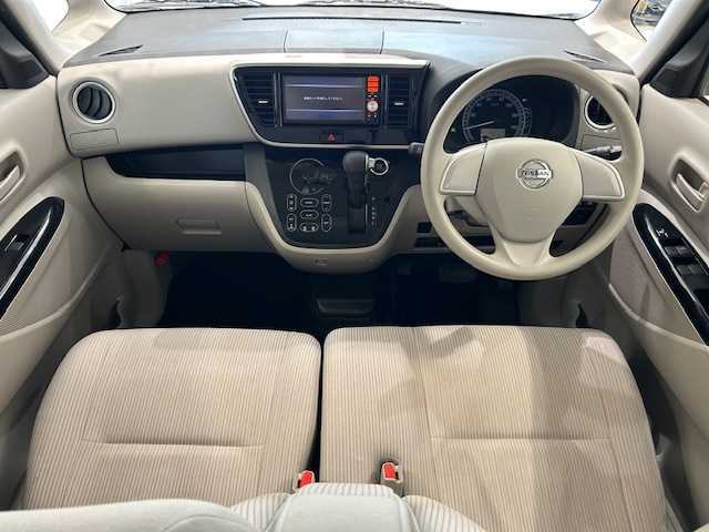 日産 デイズ ルークス X 宮城県 2015(平27)年 5.8万km クールシルバー エマージョンブレーキ/衝突軽減システム/横滑り防止装置/純正ナビ/・フルセグTV/CD/DVD/・ETC/・全方位カメラ（ミラー型）/デジタルインナーミラー/アイドリングストップ/プッシュスタート/・スマートキー/パワースライドドア（両側）/ハロゲンライト/純正フロアマット