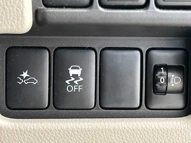 日産 デイズ ルークス X 宮城県 2015(平27)年 5.8万km クールシルバー エマージョンブレーキ/衝突軽減システム/横滑り防止装置/純正ナビ/・フルセグTV/CD/DVD/・ETC/・全方位カメラ（ミラー型）/デジタルインナーミラー/アイドリングストップ/プッシュスタート/・スマートキー/パワースライドドア（両側）/ハロゲンライト/純正フロアマット