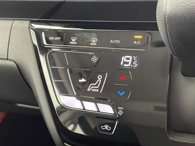 日産 ルークス ハイウェイスター X 千葉県 2024(令6)年 0.3万km ブラック ワンオーナー/純正9インチナビ/（フルセグTV/BT/HDMI）/レコーダーリンク/アラウンドビューモニター/車線逸脱警報/衝突被害軽減ブレーキ/クリアランスソナー/先行車発進お知らせ機能/標識認識機能/LEDヘッドライト/フォグランプ/シートバックテーブル/後席USBソケット/ロールサンシェード/ビルトインETC/駐車録画有ドラレコ/リアサーキュレーター/フロアマット