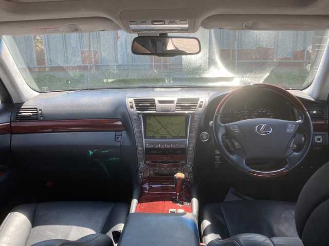 レクサス ＬＳ 460 バージョンU Iパッケージ 埼玉県 2007(平19)年 12.2万km ブラック 外部検査実施済み/純正HDDナビ/(DVD/BD/フルセグTV/MSV)/バックカメラ/ETC/フリップダウンモニター/レザーシート/前席パワーシート/全席シートヒーター/全席エアシート/パワーバックドア/横滑り防止機能/純正18インチアルミホイール/スマートキー/HIDヘッドライト/カーテンエアバッグ/クルーズコントロール