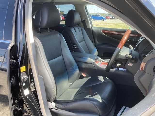 レクサス ＬＳ 460 バージョンU Iパッケージ 埼玉県 2007(平19)年 12.2万km ブラック 外部検査実施済み/純正HDDナビ/(DVD/BD/フルセグTV/MSV)/バックカメラ/ETC/フリップダウンモニター/レザーシート/前席パワーシート/全席シートヒーター/全席エアシート/パワーバックドア/横滑り防止機能/純正18インチアルミホイール/スマートキー/HIDヘッドライト/カーテンエアバッグ/クルーズコントロール