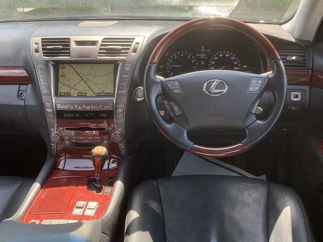 レクサス ＬＳ 460 バージョンU Iパッケージ 埼玉県 2007(平19)年 12.2万km ブラック 外部検査実施済み/純正HDDナビ/(DVD/BD/フルセグTV/MSV)/バックカメラ/ETC/フリップダウンモニター/レザーシート/前席パワーシート/全席シートヒーター/全席エアシート/パワーバックドア/横滑り防止機能/純正18インチアルミホイール/スマートキー/HIDヘッドライト/カーテンエアバッグ/クルーズコントロール