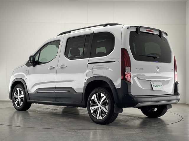 プジョー プジョー リフター GT 宮崎県 2023(令5)年 8.2万km 白 禁煙車/ディーゼルターボ/純正ディスプレイオーディオ/純正バックカメラ/サイドカメラ/純正17インチアルミ/純正フォグ/純正フロアマット/両側スライドドア/パノラマガラスルーフ/クルーズコントロール/クリアランスソナー/ブラインドスポットモニター/レーンディパーチャーアラート/電子パーキング/ルーフレール/パドルシフト/本革巻ハンドル/オートエアコン/ドライブレコーダー/スマートキー/プッシュエンジンスタート/スペアキー/新車時保証書/取扱い説明書