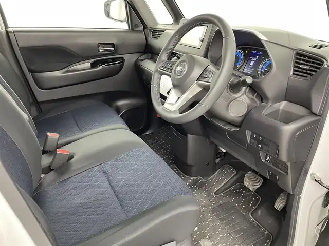 日産 ルークス 埼玉県 2020(令2)年 2.4万km ホワイトパール 純正ナビ　MM318D-W/バックカメラ/アラウンドビューモニター/プロパイロット/車線逸脱警報/先行車発進お知らせ機能/標識認識機能/クリアランスソナー/衝突軽減ブレーキ/アイドリングストップ/プッシュスタート/ステアリングリモコン/電子パーキングシステム/オートブレーキホールド/フロントフォグランプ/ウィンカーミラー/純正ドアバイザー/純正フロアマット/純正15インチアルミホイール