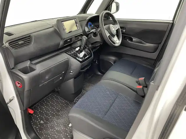 日産 ルークス 埼玉県 2020(令2)年 2.4万km ホワイトパール 純正ナビ　MM318D-W/バックカメラ/アラウンドビューモニター/プロパイロット/車線逸脱警報/先行車発進お知らせ機能/標識認識機能/クリアランスソナー/衝突軽減ブレーキ/アイドリングストップ/プッシュスタート/ステアリングリモコン/電子パーキングシステム/オートブレーキホールド/フロントフォグランプ/ウィンカーミラー/純正ドアバイザー/純正フロアマット/純正15インチアルミホイール