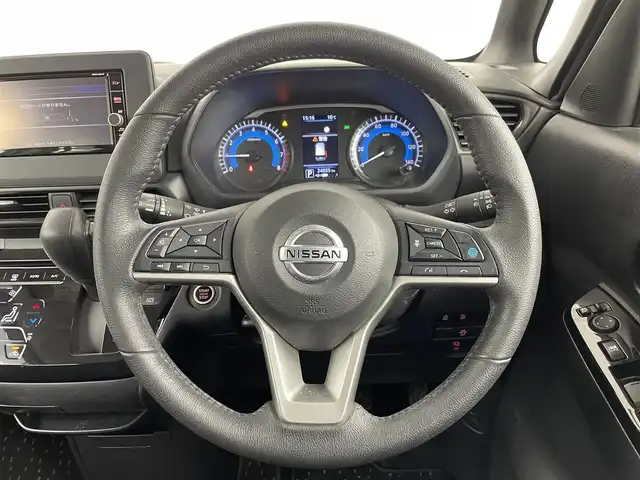 日産 ルークス 埼玉県 2020(令2)年 2.4万km ホワイトパール 純正ナビ　MM318D-W/バックカメラ/アラウンドビューモニター/プロパイロット/車線逸脱警報/先行車発進お知らせ機能/標識認識機能/クリアランスソナー/衝突軽減ブレーキ/アイドリングストップ/プッシュスタート/ステアリングリモコン/電子パーキングシステム/オートブレーキホールド/フロントフォグランプ/ウィンカーミラー/純正ドアバイザー/純正フロアマット/純正15インチアルミホイール