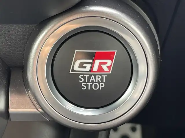 トヨタ ＧＲ８６ SZ 山梨県 2023(令5)年 1万km クリスタルホワイトパール 純正SDナビ(NSCD-W66)/純正CD/Bluetooth接続/フルセグTV/バックカメラ/プリクラッシュセーフティシステム/レーンキープアシスト/ブラインドスポットモニター/レーダークルーズコントロール/サイドバイザー/純正17インチアルミホイール